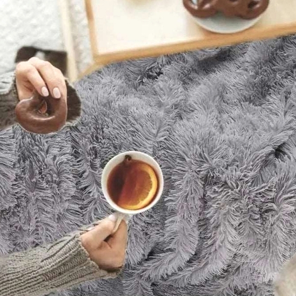 🍒NWT🍒 LUXURY FAUX FUR THROW 50"X60" - Picture 1 of 5